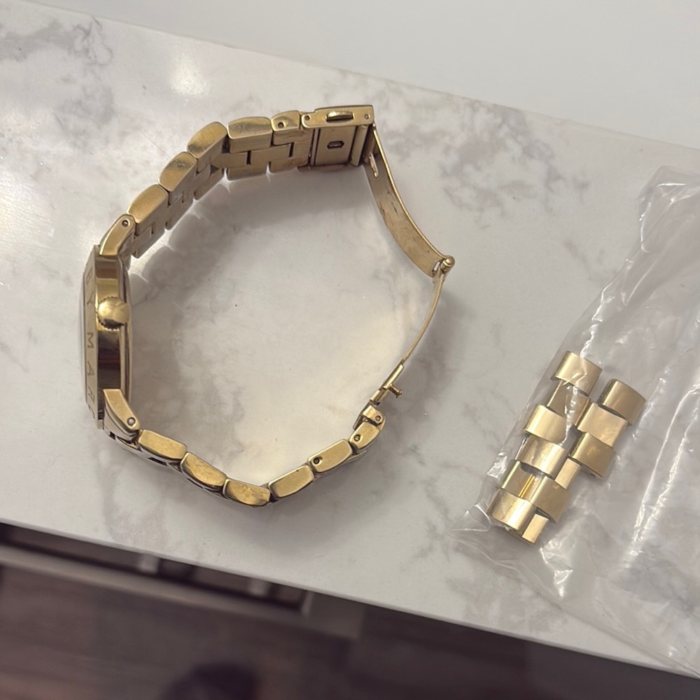 Marc Jacobs Women’s Gold Watch - Picture 4 of 5